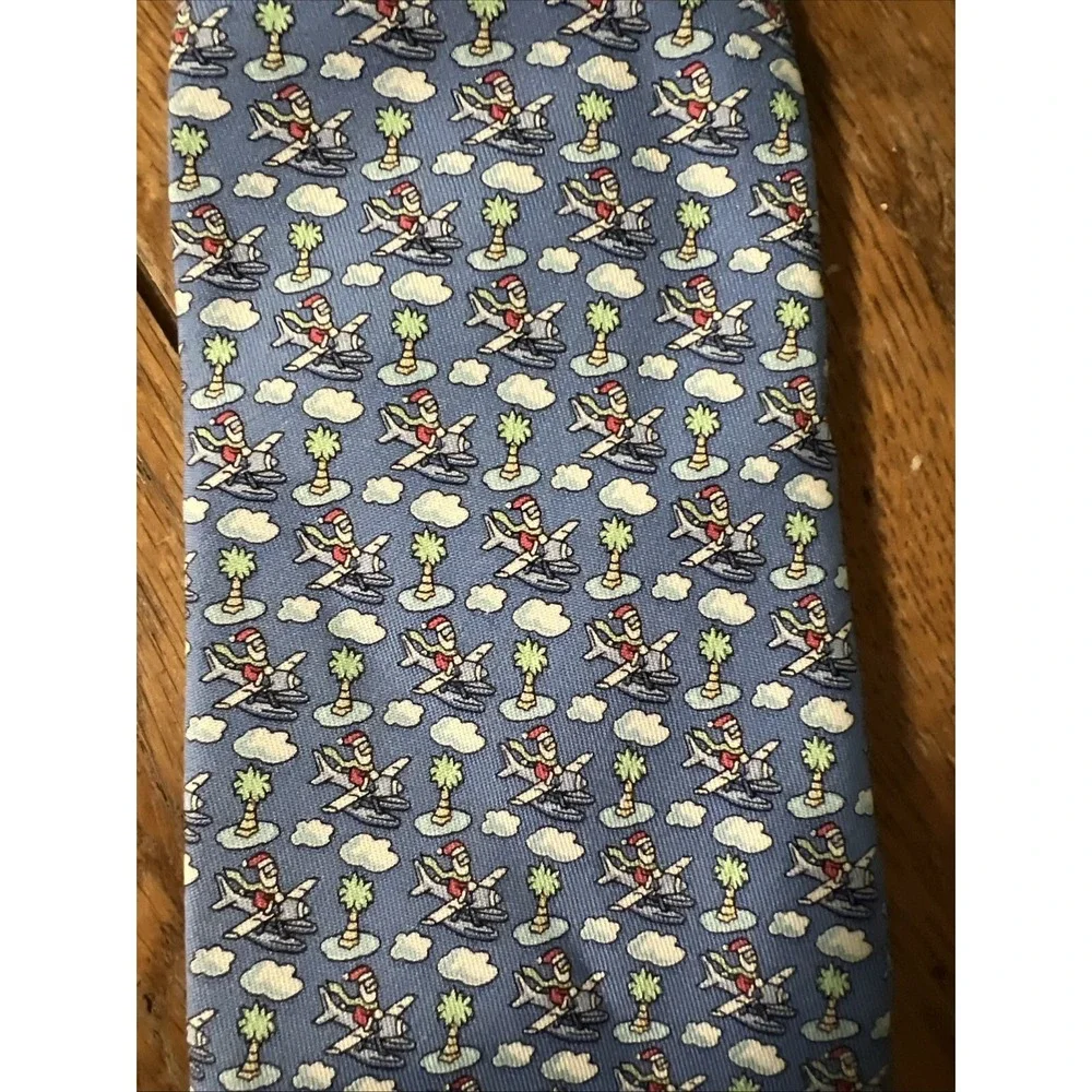 Vineyard Vines Neck‎ Tie Mens Santa Ski Tropic Holiday All Over Print Silk